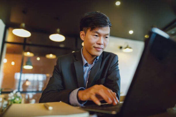 Hướng dẫn đơn giản để viết chữ in đậm trên Facebook từ máy tính và điện thoại